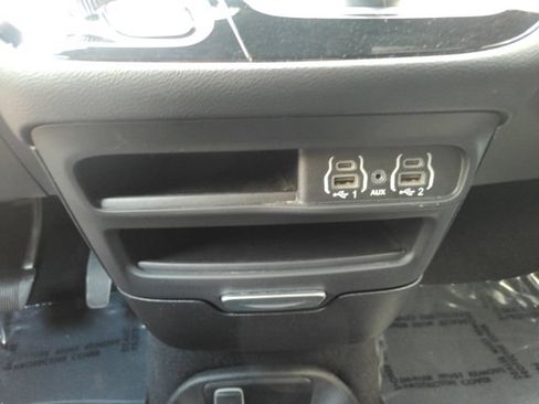 Used 2025 Chrysler Pacifica Select FWD image 50