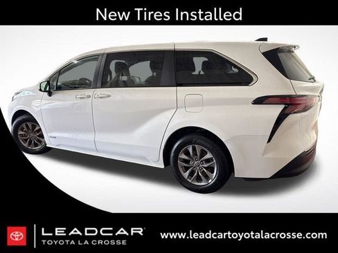 Certified 2021 Toyota Sienna LE FWD image 2