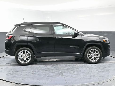 Used 2022 Jeep Compass Latitude image 8