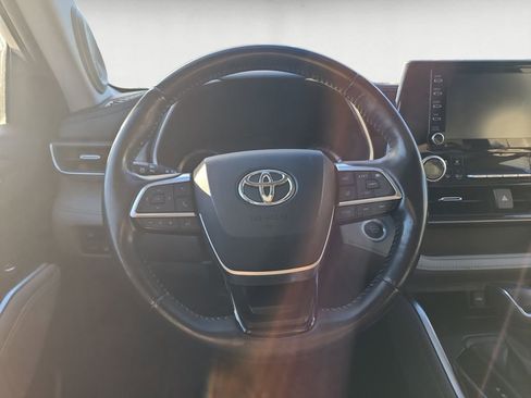 Used 2021 Toyota Highlander Limited image 12