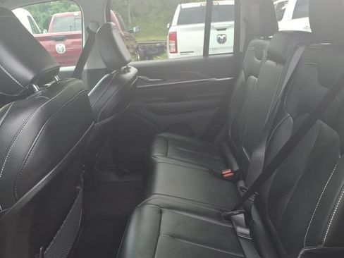 Certified 2023 Jeep Grand Cherokee Limited AWD/4WD image 17