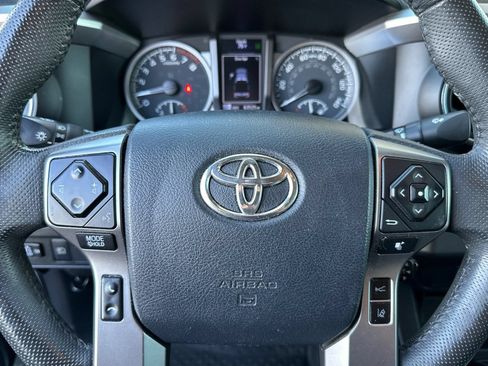 Used 2020 Toyota Tacoma SR5 RWD image 23