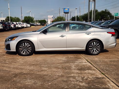 Used 2024 Nissan Altima 2.5 SV FWD image 5