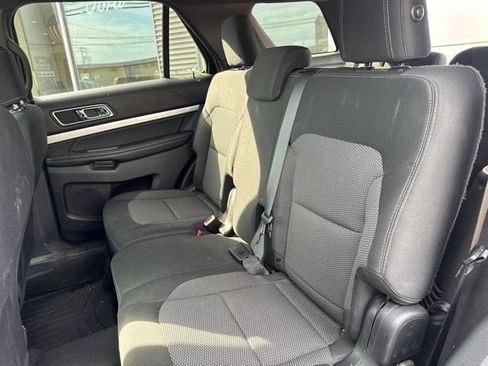 Used 2017 Ford Explorer XLT w/ Equipment Group 201A AWD/4WD image 11