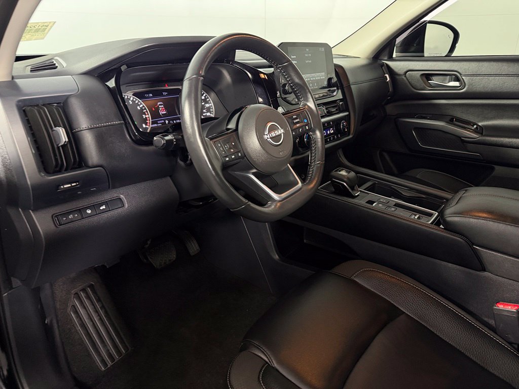 Used 2025 Nissan Pathfinder SL FWD image 13