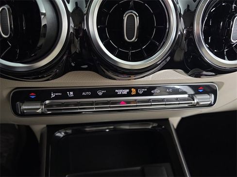 Used 2021 Mercedes-Benz GLB 250 4MATIC image 15