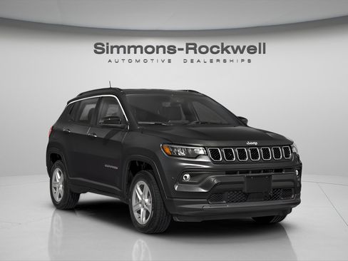 Used 2023 Jeep Compass Limited image 9