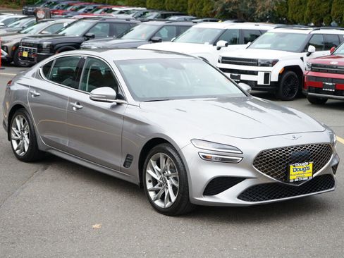 Used 2022 Genesis G70 2.0T image 3