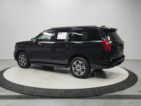 Used 2025 Ford Expedition Active AWD/4WD image 6
