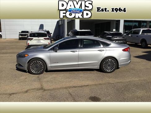 Used 2018 Ford Fusion SE w/ Equipment Group 602A image 1