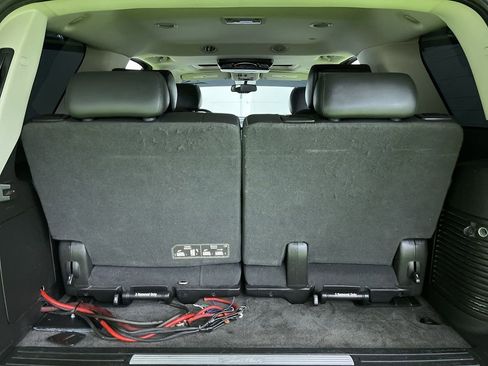 Used 2012 Cadillac Escalade Luxury image 31