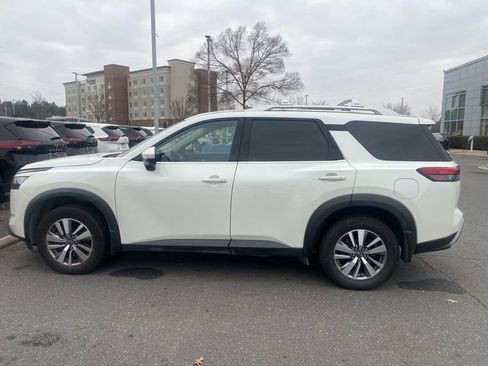 Used 2023 Nissan Pathfinder SL image 4