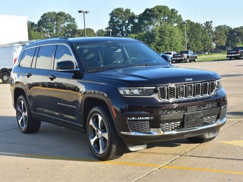 Used 2023 Jeep Grand Cherokee L Limited AWD/4WD image 3