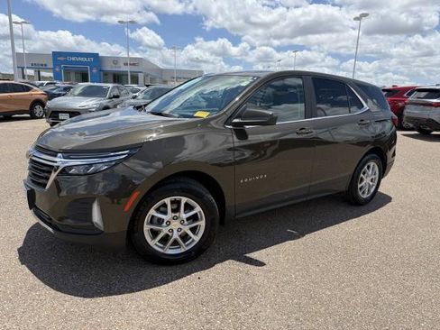 Used 2023 Chevrolet Equinox LT w/ Driver Convenience Package FWD image 2
