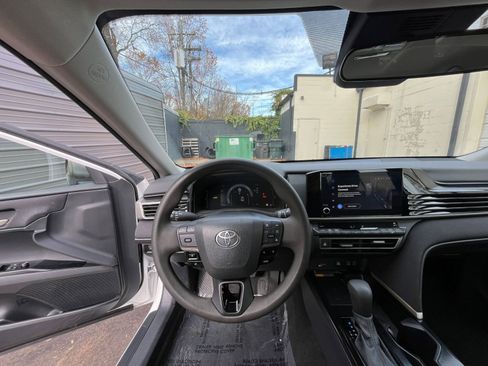 Used 2025 Toyota Camry LE image 29