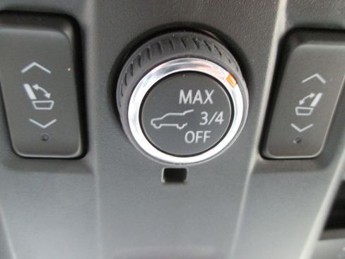 Used 2023 Chevrolet Suburban LT w/ Luxury Package image 28