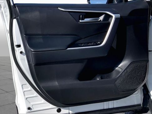 Certified 2025 Toyota RAV4 XLE FWD image 21