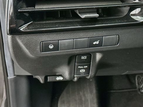 Used 2025 Nissan Murano SV AWD/4WD image 17