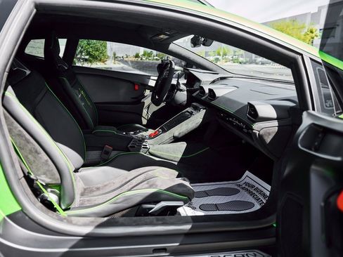 Used 2024 Lamborghini Huracan Sterrato image 29