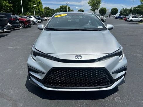 Used 2025 Toyota Corolla SE FWD image 2