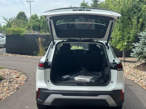 New 2025 Volkswagen Tiguan SE image 15