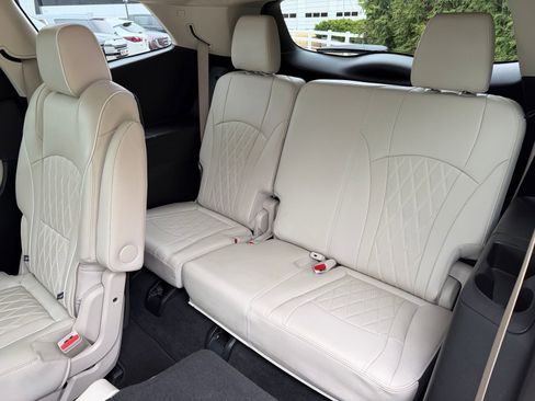 Used 2024 Buick Enclave Avenir w/ Avenir Technology Package image 26