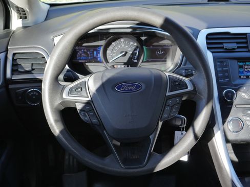 Used 2013 Ford Fusion SE image 6