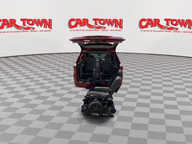 Used 2019 Toyota Sienna XLE FWD image 7