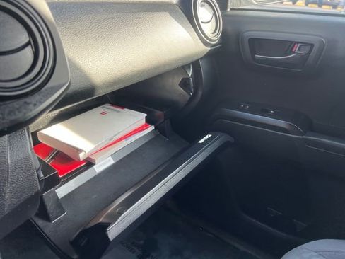 Used 2022 Toyota Tacoma SR image 33