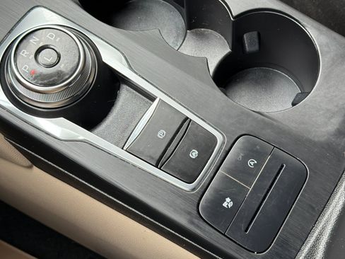 Used 2022 Ford Escape SE image 21