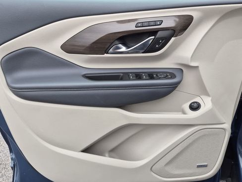 Used 2024 GMC Terrain Denali w/ Denali Premium Package image 12