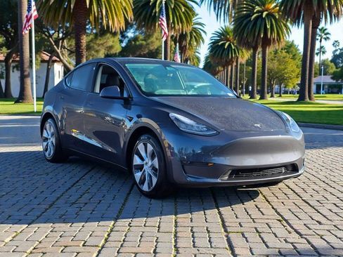 Used 2021 Tesla Model Y Long Range image 3