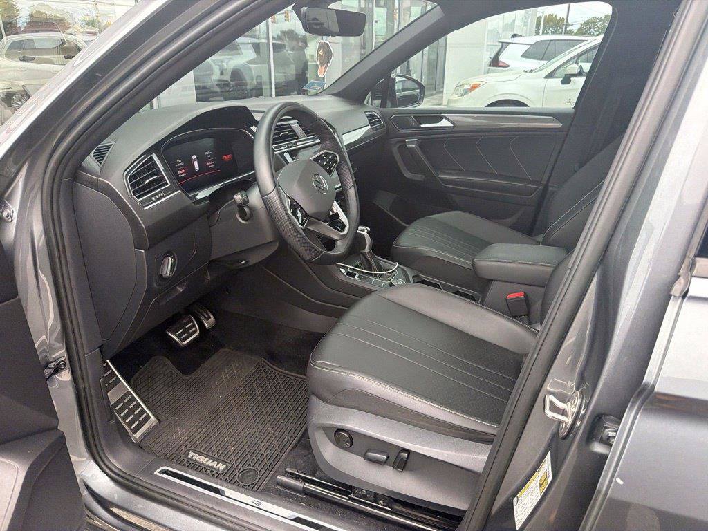 Used 2023 Volkswagen Tiguan SE R-Line AWD/4WD image 6