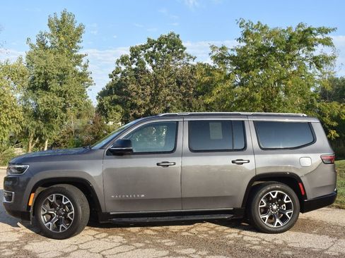 Used 2024 Jeep Wagoneer Series III image 3