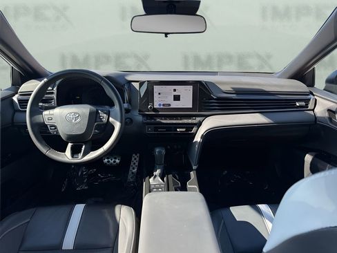 Used 2025 Toyota Camry SE image 12