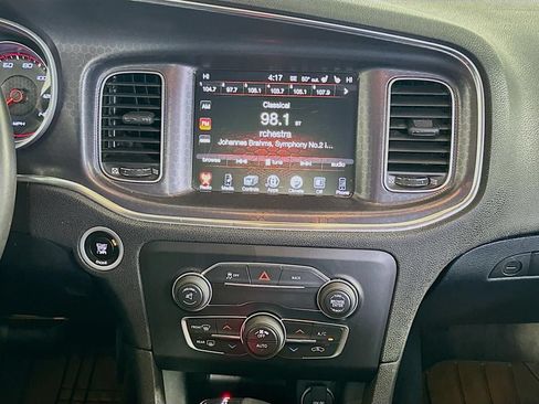 Used 2016 Dodge Charger SXT RWD image 15