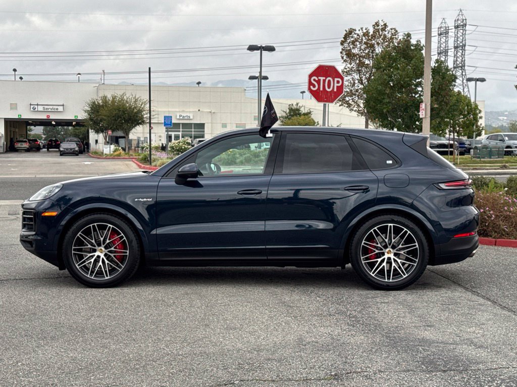 Used 2024 Porsche Cayenne S AWD/4WD image 12