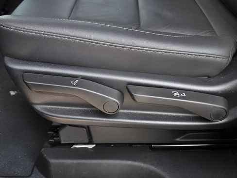 Used 2025 Chevrolet Tahoe LT AWD/4WD image 16