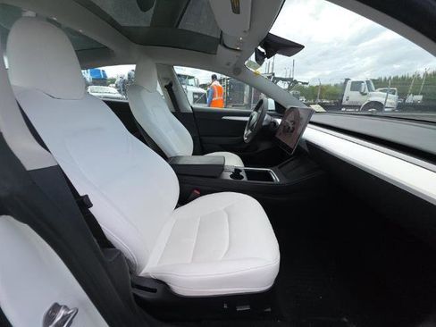 Used 2023 Tesla Model 3 Standard Range image 8