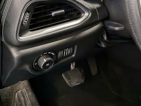 Used 2019 Chrysler Pacifica Limited w/ Advanced Safetytec Group image 10