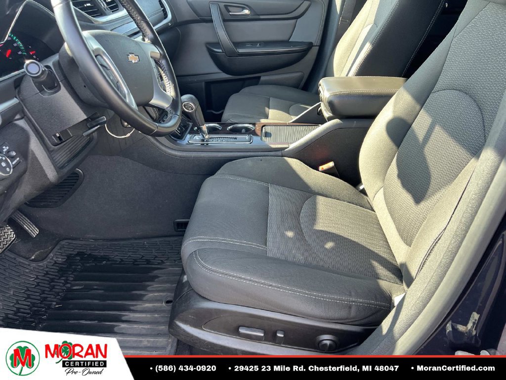 Used 2017 Chevrolet Traverse LT w/ Style and Technology Package FWD image 18