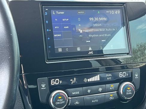Used 2016 Nissan Rogue SL FWD image 24
