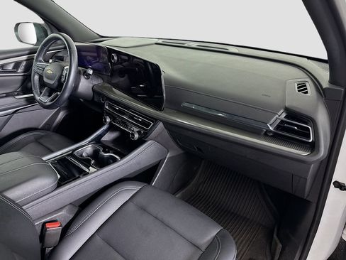 Used 2024 Chevrolet Traverse LT w/ LPO, Floor Liner Package FWD image 29