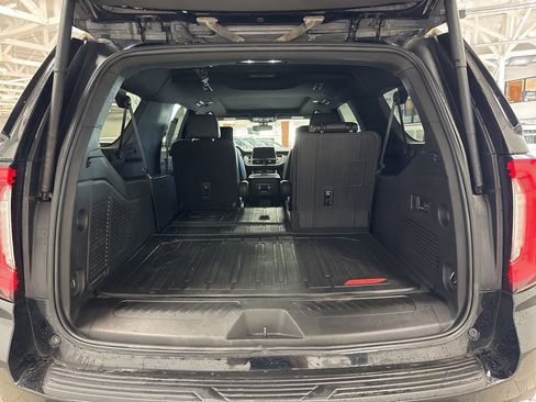 Used 2021 GMC Yukon XL SLT w/ SLT Premium Package image 11