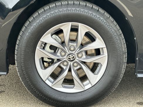 Used 2024 Toyota Sienna XLE image 45