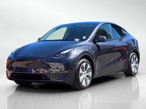 Used 2024 Tesla Model Y Long Range image 8