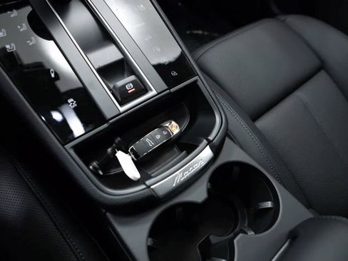 Certified 2026 Porsche Macan Turbo AWD/4WD image 28