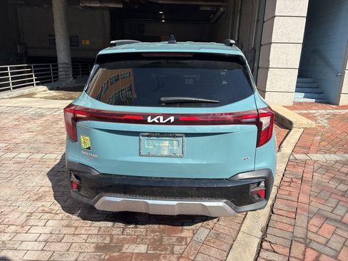 Certified 2024 Kia Seltos EX image 4