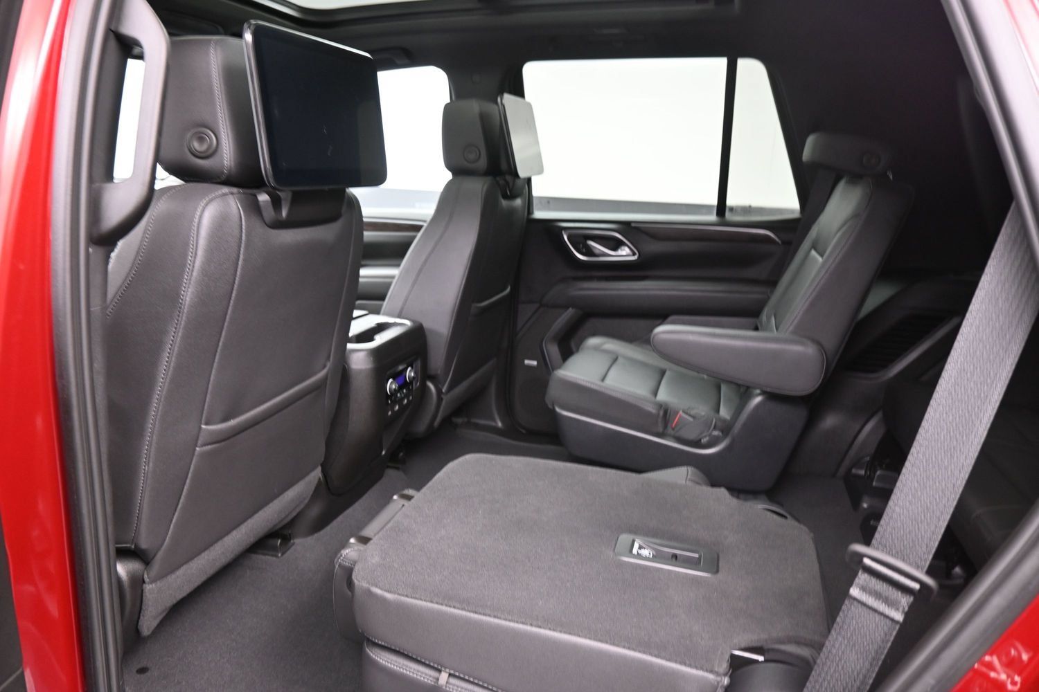 Used 2023 Chevrolet Tahoe Z71 w/ Z71 Off-Road Package AWD/4WD image 17