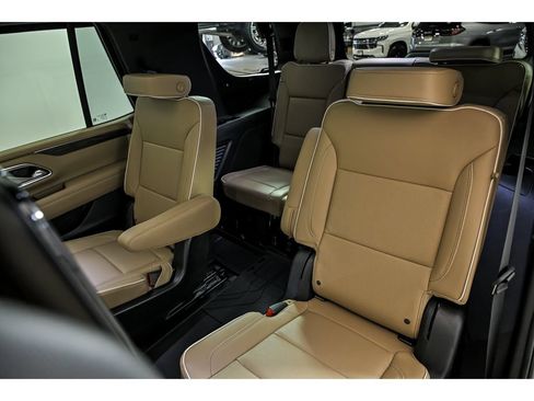 Used 2024 Chevrolet Tahoe Premier w/ Advanced Technology Package AWD/4WD image 16